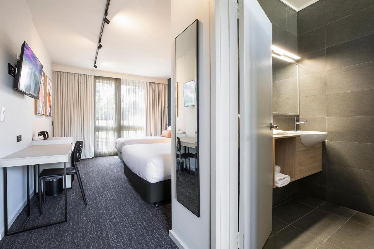 Nightcap At Sandown Park Hotel Noble Park Экстерьер фото