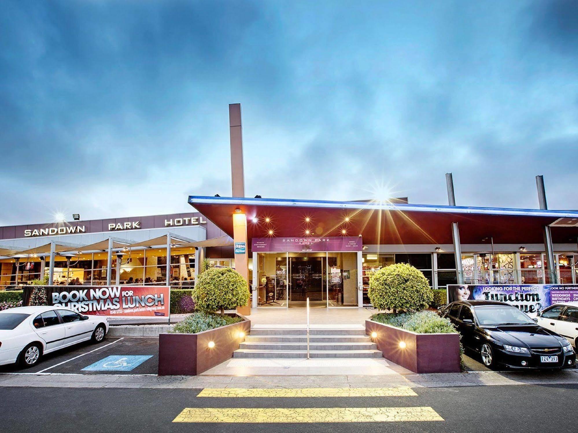 Nightcap At Sandown Park Hotel Noble Park Экстерьер фото