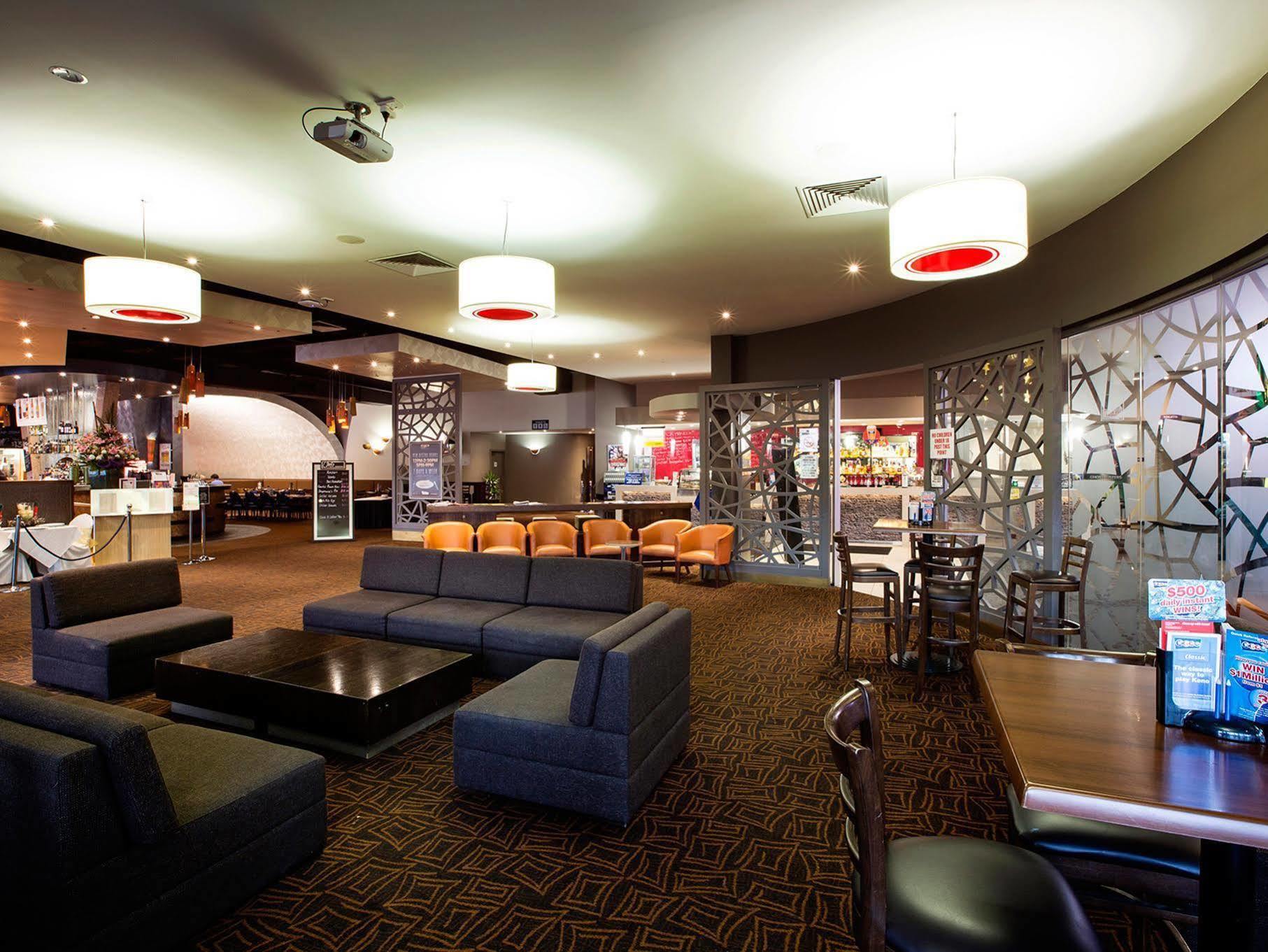 Nightcap At Sandown Park Hotel Noble Park Экстерьер фото