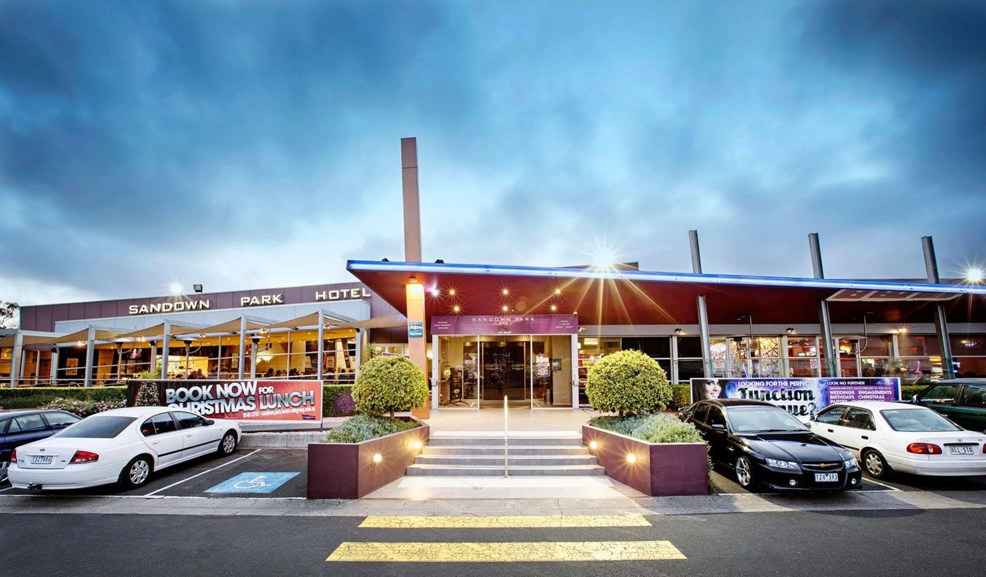 Nightcap At Sandown Park Hotel Noble Park Экстерьер фото